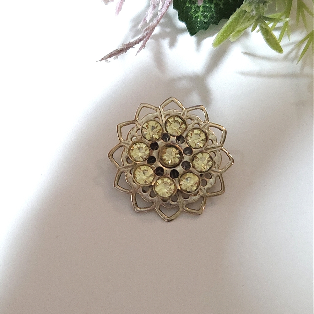 Vintage Yellow Crystal Gold Filigree Flower Brooch - Picture 13 of 15